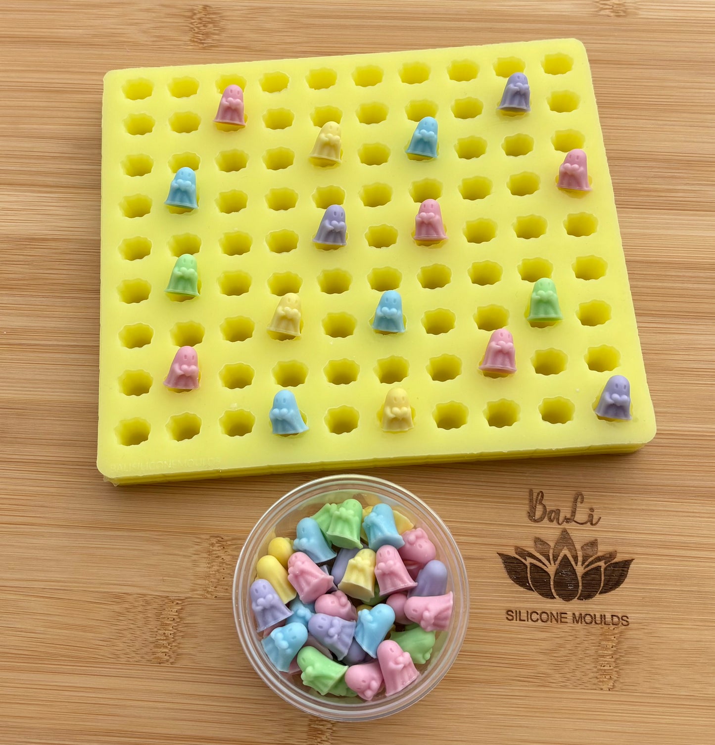 3D Love Ghosts Scoop