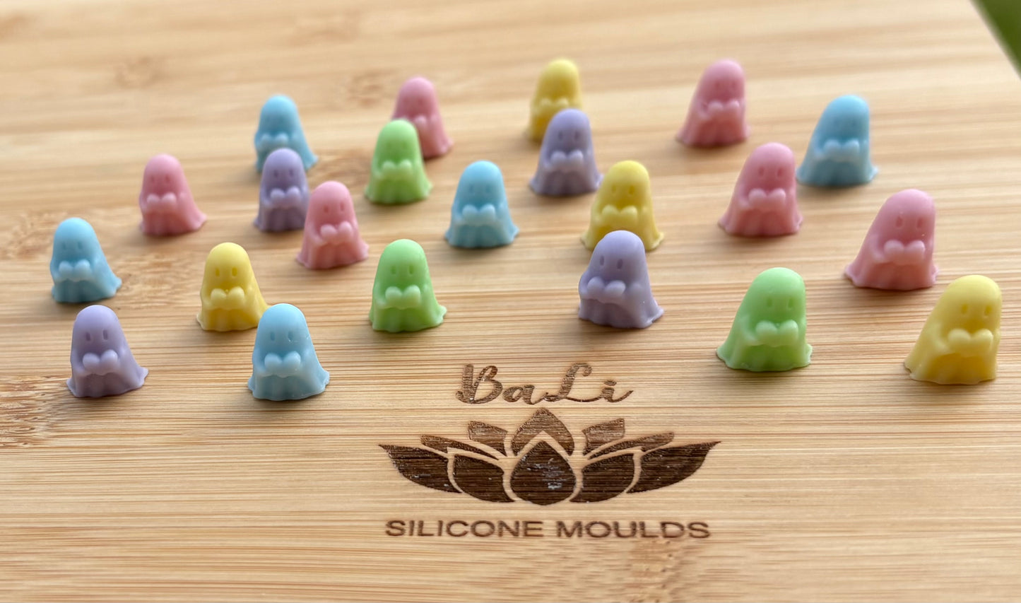3D Love Ghosts Scoop