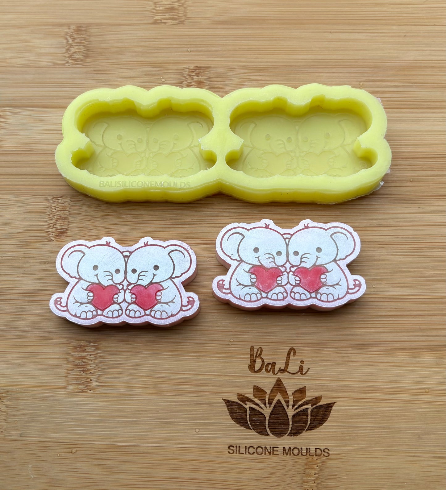 Holding Heart Elephant Duo