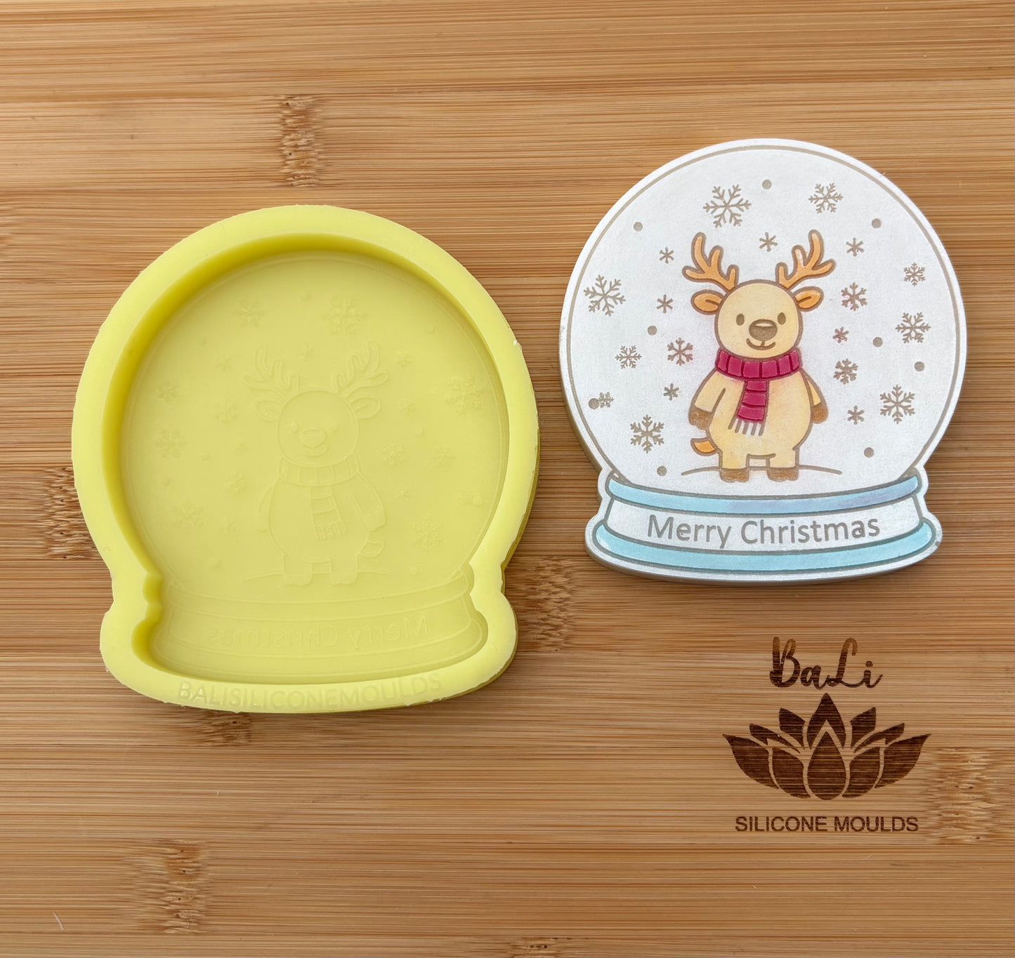 Merry Christmas Reindeer Snowglobe