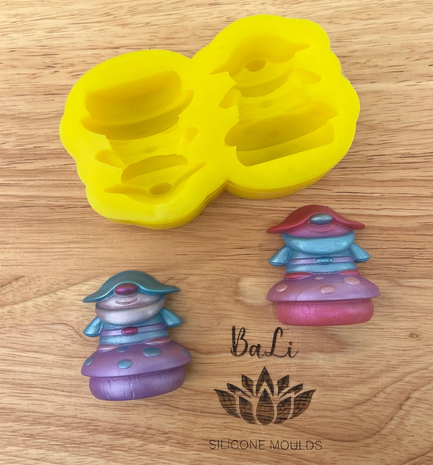 3D Spring gnome shapes duo